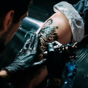 Cover Up en Málaga: El arte de transformar un tatuaje viejo en uno nuevo 1 About 02